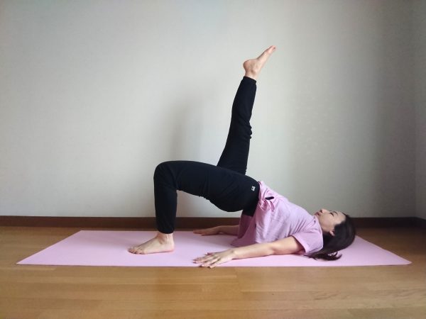 ヨガで美尻をつくる!ヒップアップ効果大「橋のポーズ」バリエーション