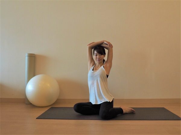 体を左右に倒す朝ストレッチ