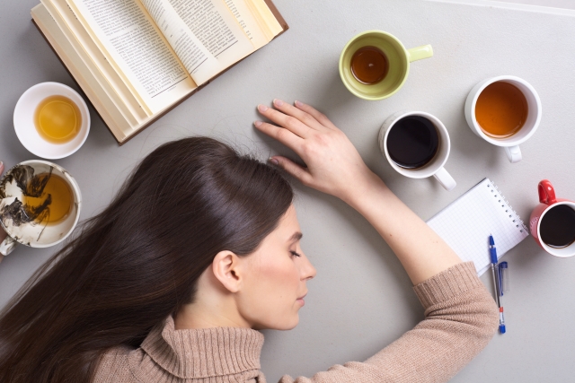 睡眠不足、試験勉強…「徹夜」にまつわる英語表現いろいろ
