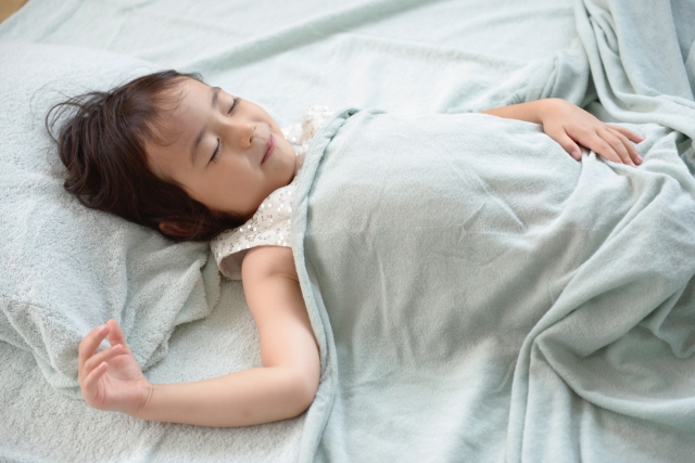 休校で生活リズムが乱れがち…子どもに必要な「睡眠時間」の目安って？