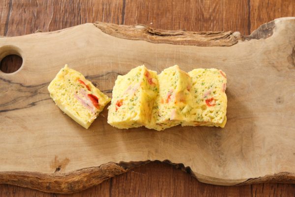 時短ランチにも便利!ホットケーキミックスで簡単「レンジでケークサレ」