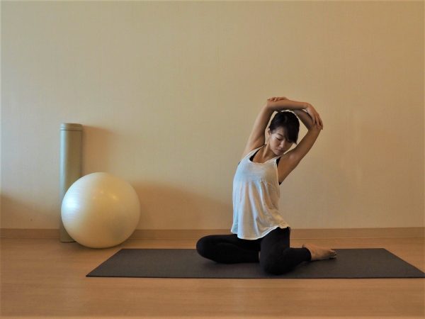 体を左右に倒す朝ストレッチ