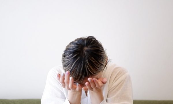 ステイホーム連休におすすめ!お顔スッキリ「目元マッサージ」