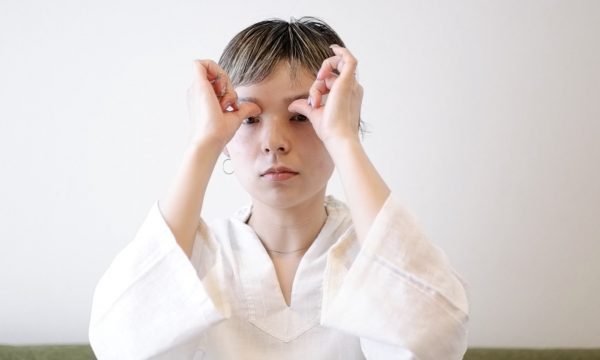 ステイホーム連休におすすめ!お顔スッキリ「目元マッサージ」