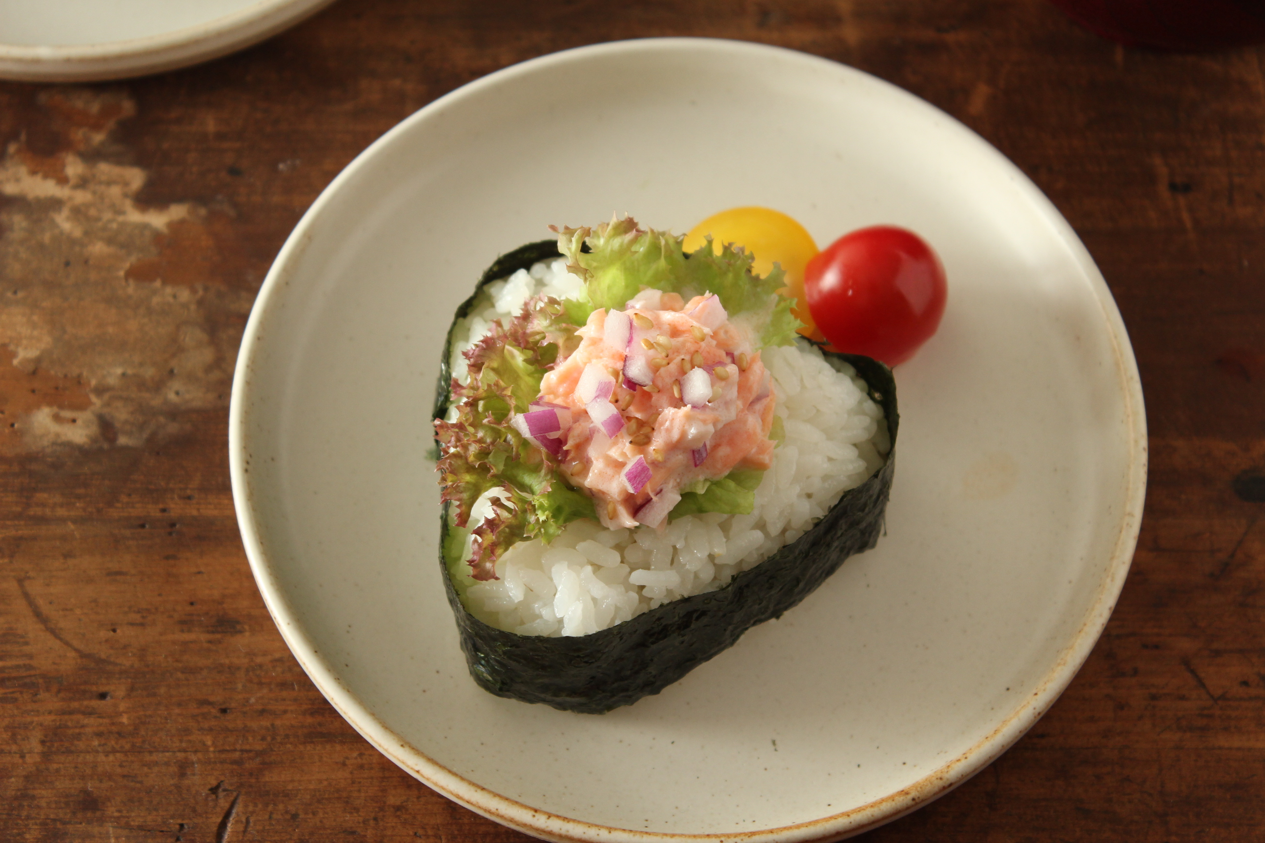 毎日同じものばかり食べてない？ひと工夫で簡単「アレンジおにぎり」2種
