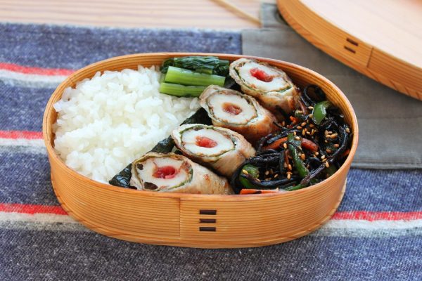 フライパン1つ！「梅ちくわの肉巻き」「ひじきと野菜の炒めもの」2品弁当