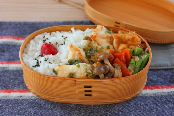 お酢で傷み予防!「鶏ささみ磯辺焼き」「お揚げと野菜のさっと煮」2品弁当