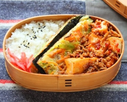 フライパンを洗わず2品完成！「マーボー厚揚げ」「中華風サンドオムレツ」のお弁当
