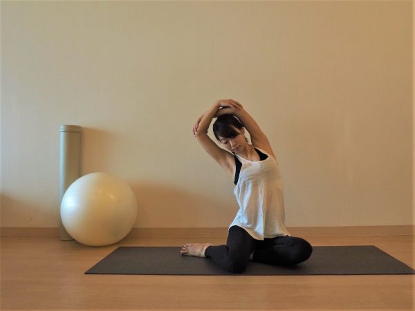 体を左右に倒す朝ストレッチ