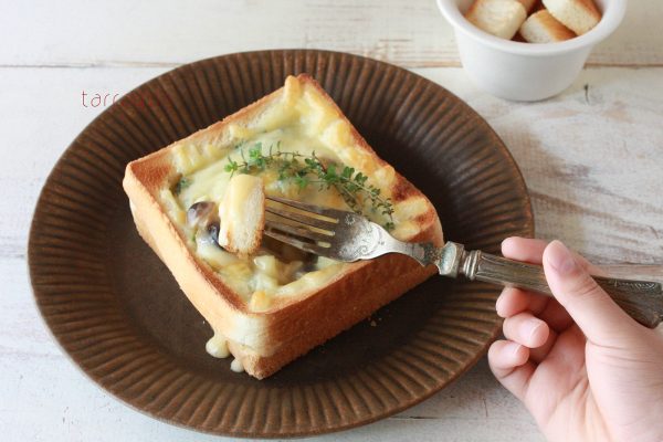 市販のパスタソース＋食パンで時短！簡単とろーり「パングラタン」♪