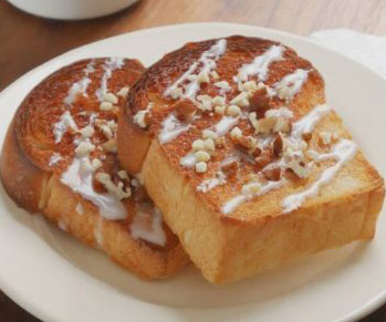 簡単でおいしい♪食パンでお手軽「シナモンロール風トースト」