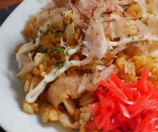 マンネリ解消！中濃ソースだけで味付け簡単「ソースチャーハン」