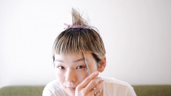 サロンに行けず髪が伸びっぱなし…「前髪セルフカット」の方法