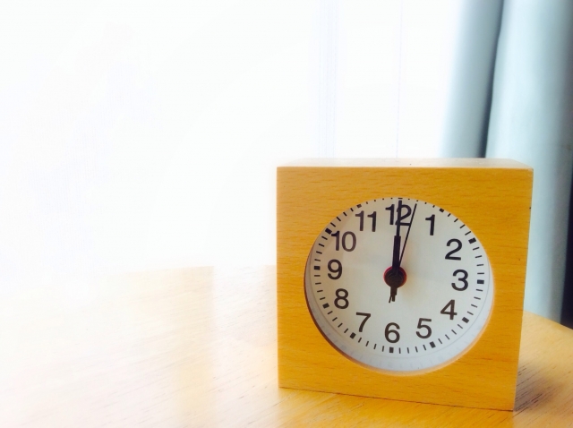 12時ジャスト、ジャストサイズ…は通じない！「ぴったり」「ちょうど」の英語表現3つ
