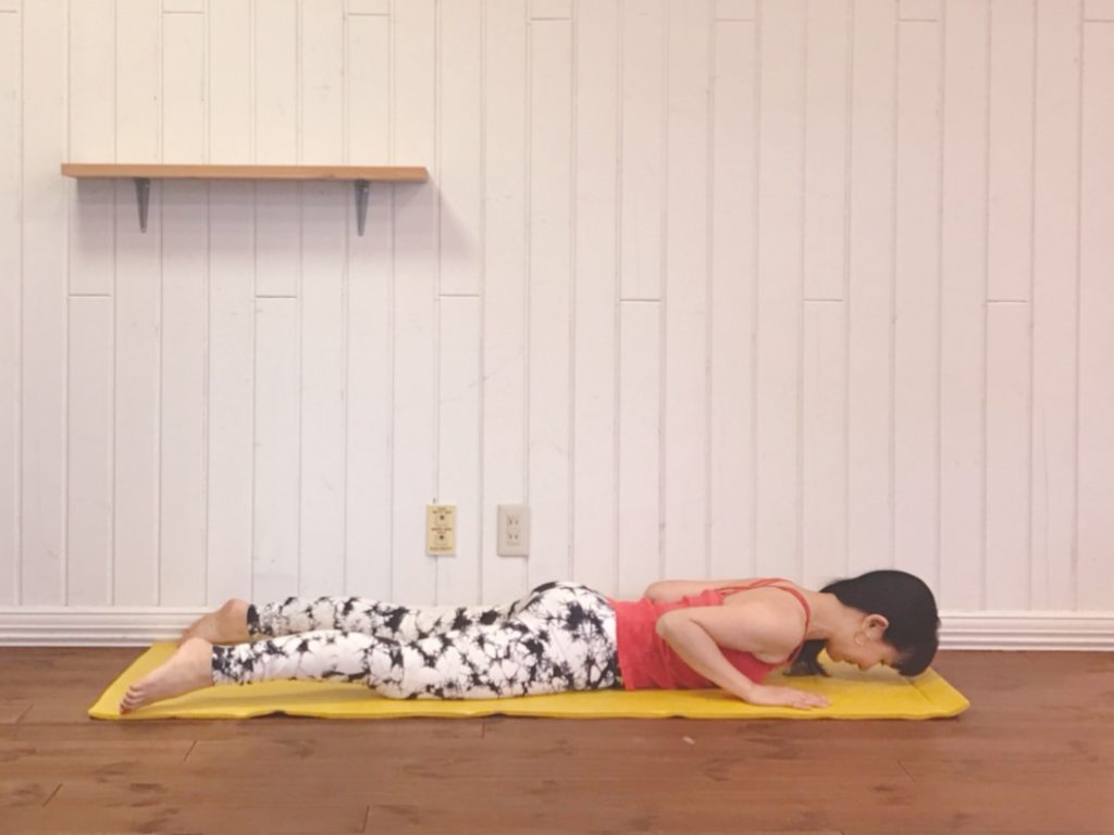 寝ている間も痩せるカラダへ!代謝を促す「柔らかい背中」ストレッチ♪