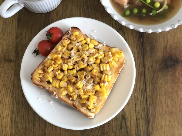 のせて焼くだけでむくみ撃退!簡単「焼きとうもろこしトースト」