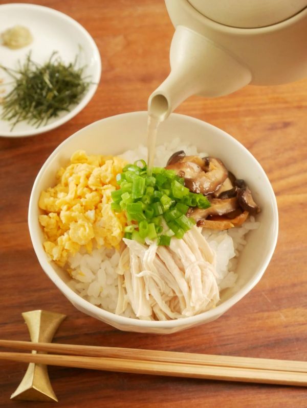 市販のサラダチキンで簡単!お手軽「鶏飯(けいはん)」レシピ♪