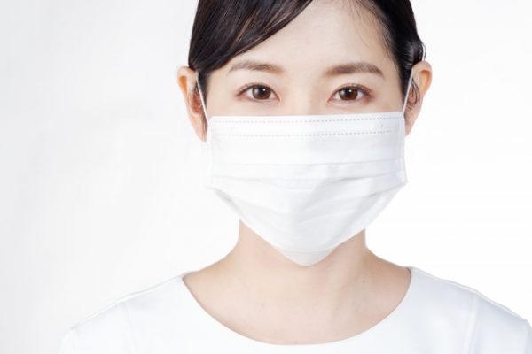 マスクをつけた女性