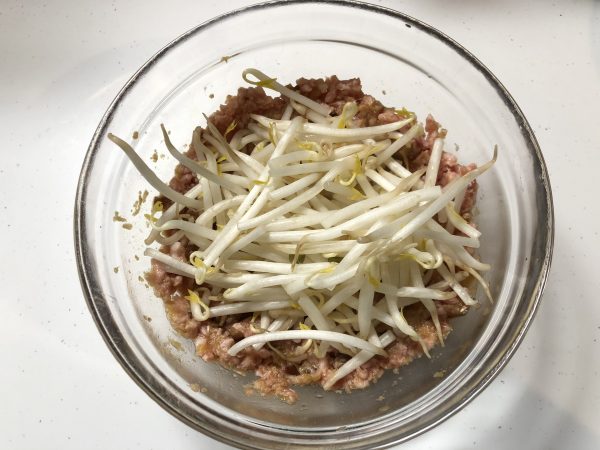 もやしと豚肉