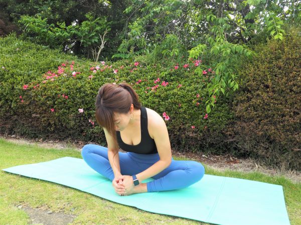 生理前・生理中の不調を整える。「足裏をつける」朝ストレッチ