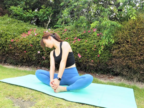 生理前・生理中の不調を整える。「足裏をつける」朝ストレッチ