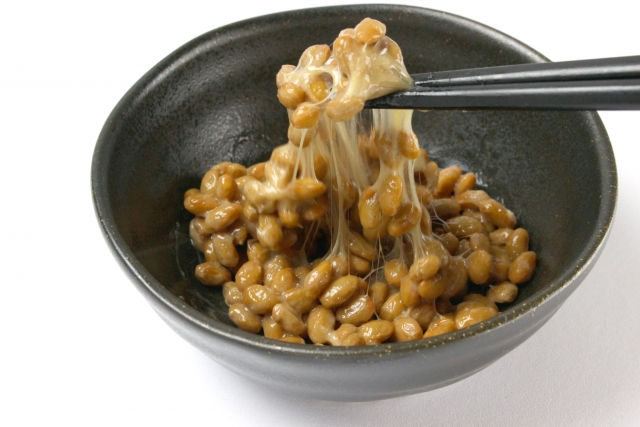 納豆の「ネバネバ」を英語で言うと？