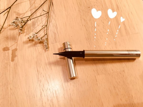 リキッドアイライナー