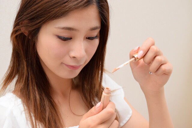 朝のメイクが素早く簡単になる！プロ直伝「コンシーラー」基本の使い方