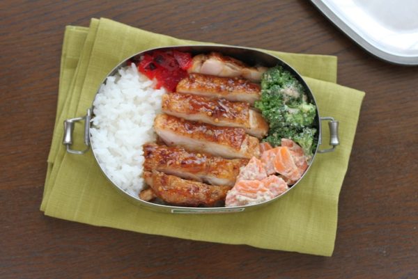 ちょい足し醤油でご飯が進む!「ハニーマスタードチキン」「野菜ごまマヨ」2品弁当