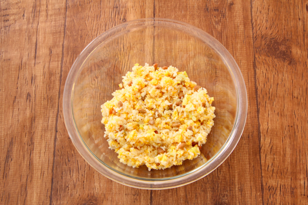 火を使わずレンジだけで簡単!「納豆チャーハン」