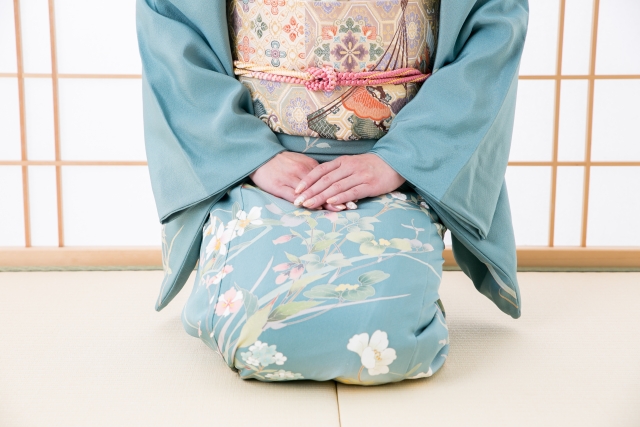 「正座する」を英語で言うと？