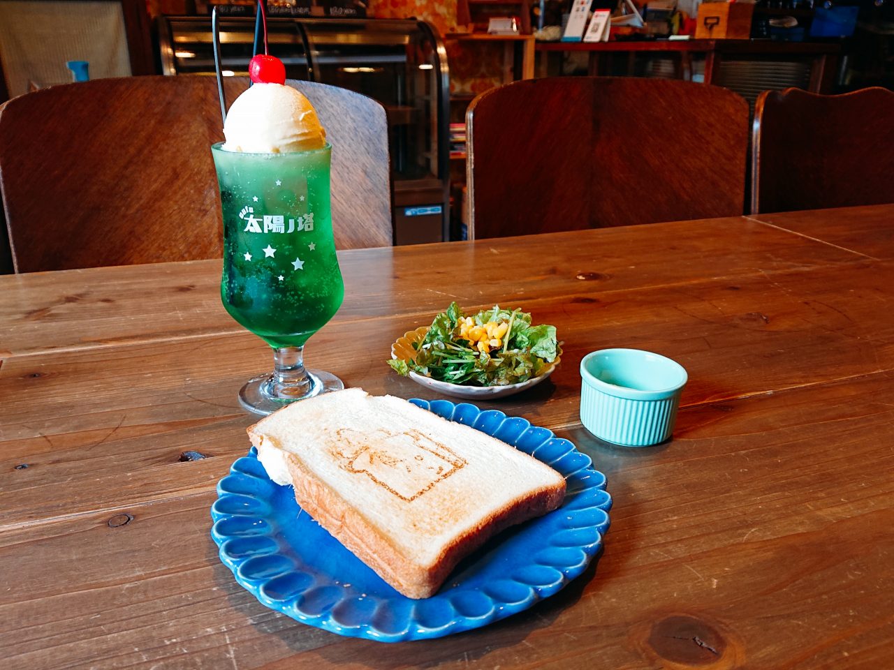【大阪】レトロで新しい！「クリームソーダ」付きモーニング♪＠cafe太陽ノ塔本店