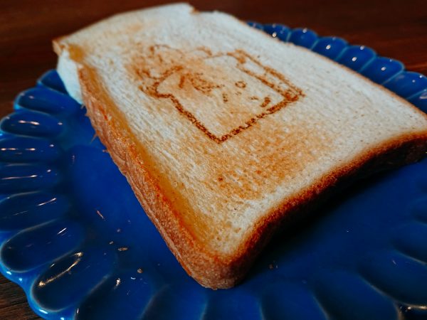 【大阪】レトロで新しい!「クリームソーダ」付きモーニング♪@cafe太陽ノ塔本店