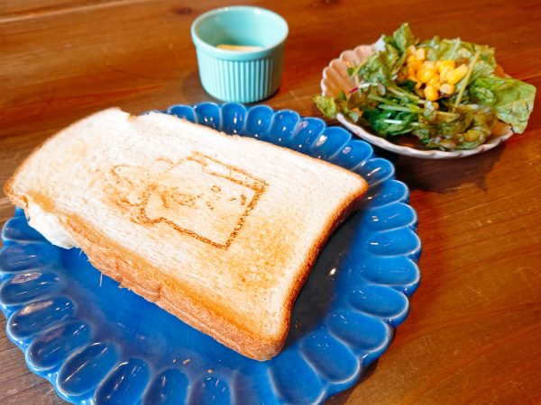 【大阪】レトロで新しい!「クリームソーダ」付きモーニング♪@cafe太陽ノ塔本店