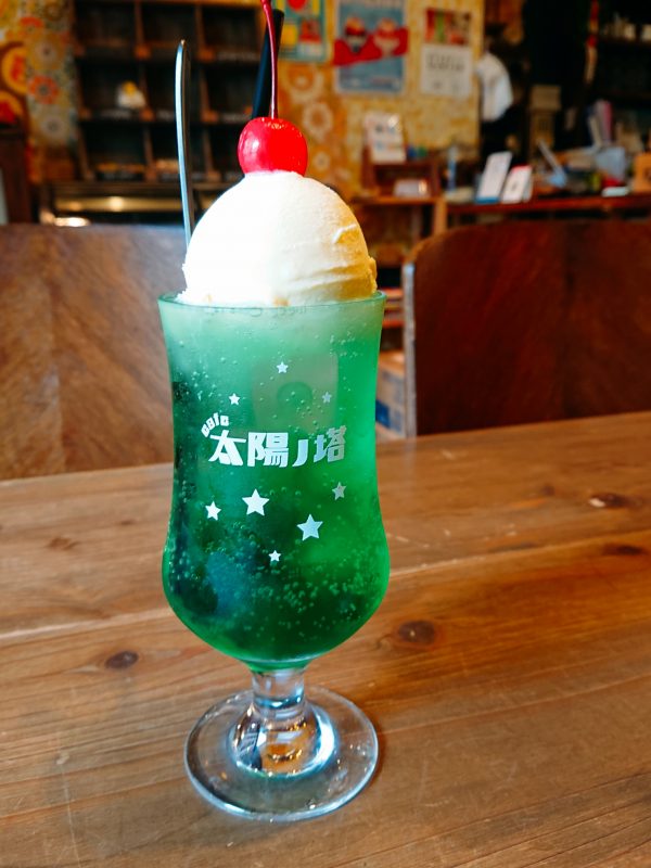 【大阪】レトロで新しい!「クリームソーダ」付きモーニング♪@cafe太陽ノ塔本店