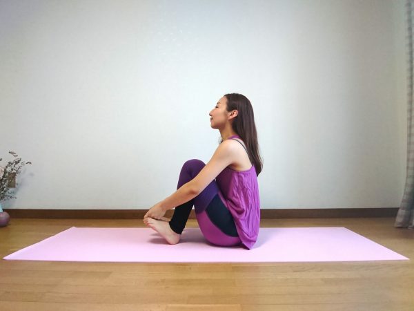 ヨガでお腹痩せ♪「Vのポーズ」で腹筋チャレンジ！