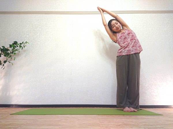 翌朝の目覚めさわやか♪安眠に導いてくれる癒しヨガ「月礼拝」