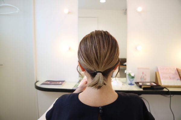 ひとつ結びさえできれば簡単!暑い日の「首元すっきり」ヘアアレンジ♪