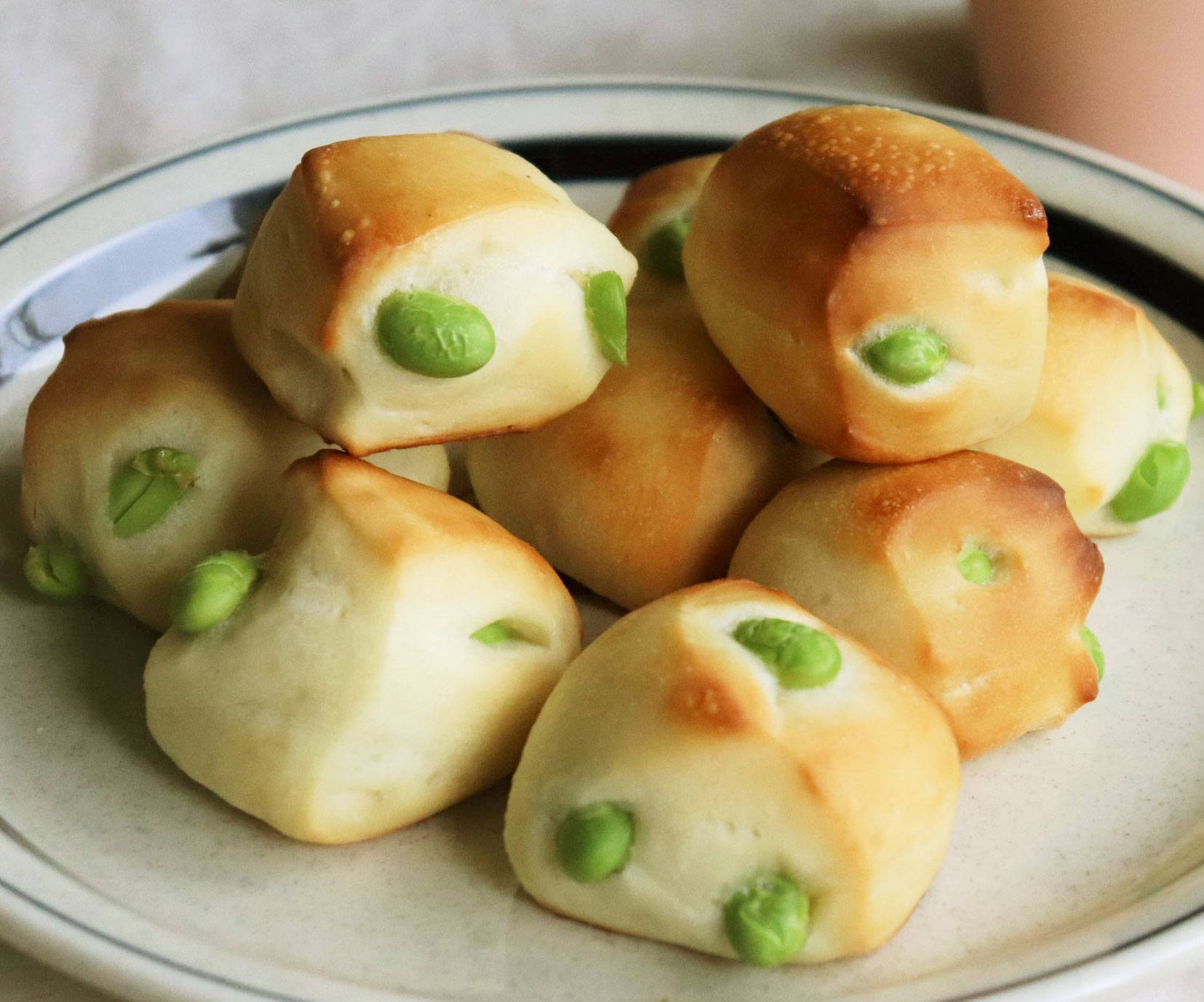 こねずに簡単！一口サイズが可愛いすぎる「枝豆のプチパン」