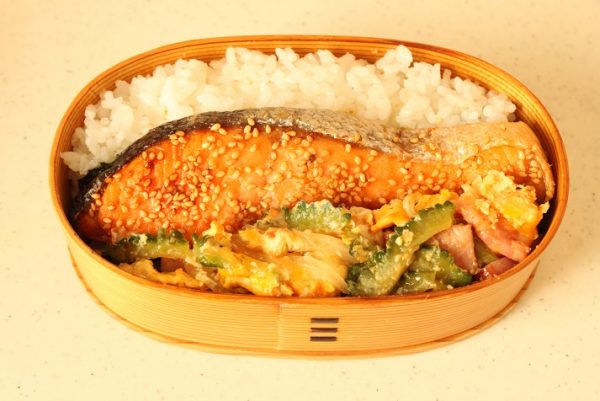 2品弁当の詰め方