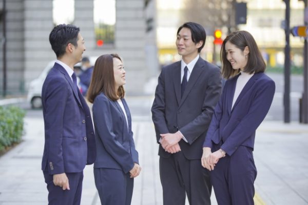 会社の同僚