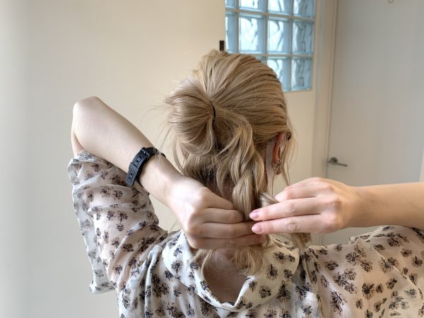 ゴム1本だけで簡単！こなれ感がおしゃれな「首元すっきり」ヘア