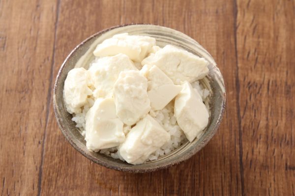 包丁もまな板も使わない！5分で簡単「やっこ飯」