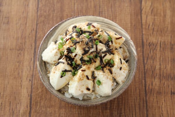 包丁もまな板も使わない！5分で簡単「やっこ飯」