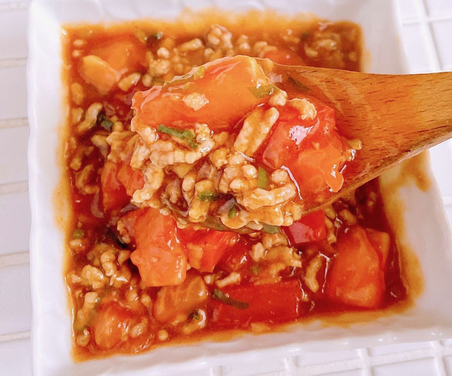 ピリ辛でご飯が進む！簡単「麻婆トマト」の作り置き
