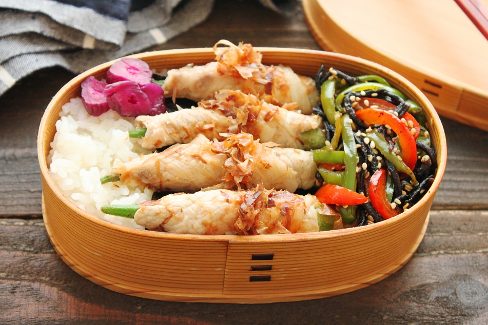 切らずにそのままIN！「オクラの肉巻き」「ひじきとピーマンのきんぴら」2品弁当
