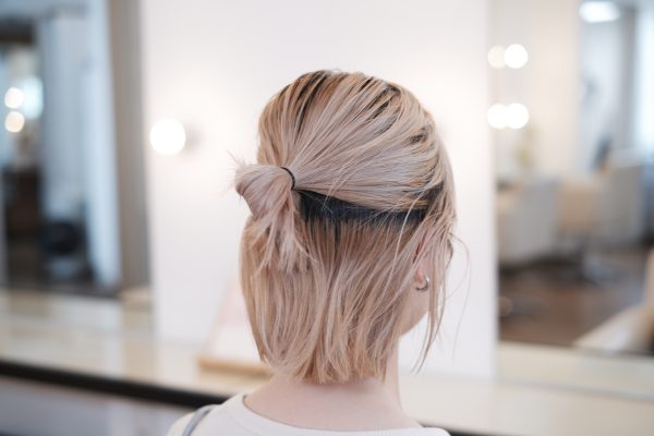ラフでおしゃれ！短めボブでもゴム2本で簡単「ダブルお団子」ヘアアレンジ術♪
