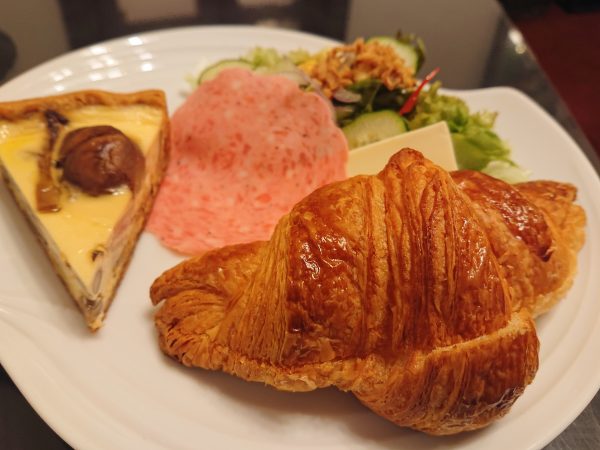 【大阪・北浜】大正11年竣工！レトロな登録有形文化財で味わうキッシュ＆パン@五感