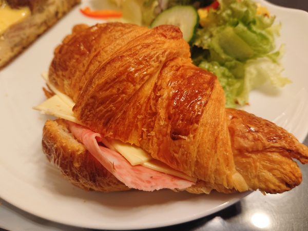 【大阪・北浜】大正11年竣工！レトロな登録有形文化財で味わうキッシュ＆パン@五感