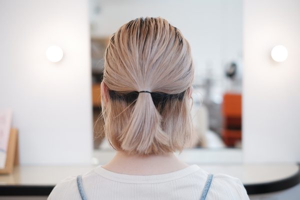 ゴム2本で完成♪ボブヘアさんの首元すっきり簡単ヘアアレンジ術